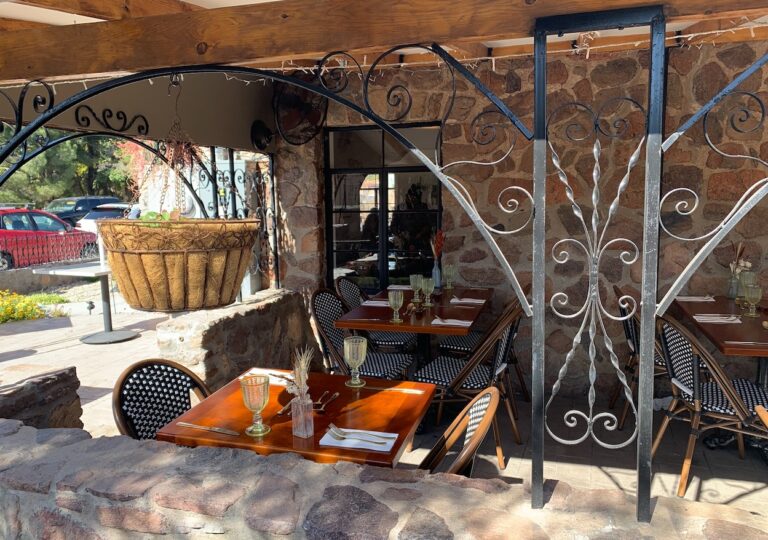 Outdoor seating at Willow and Blaine restaurant